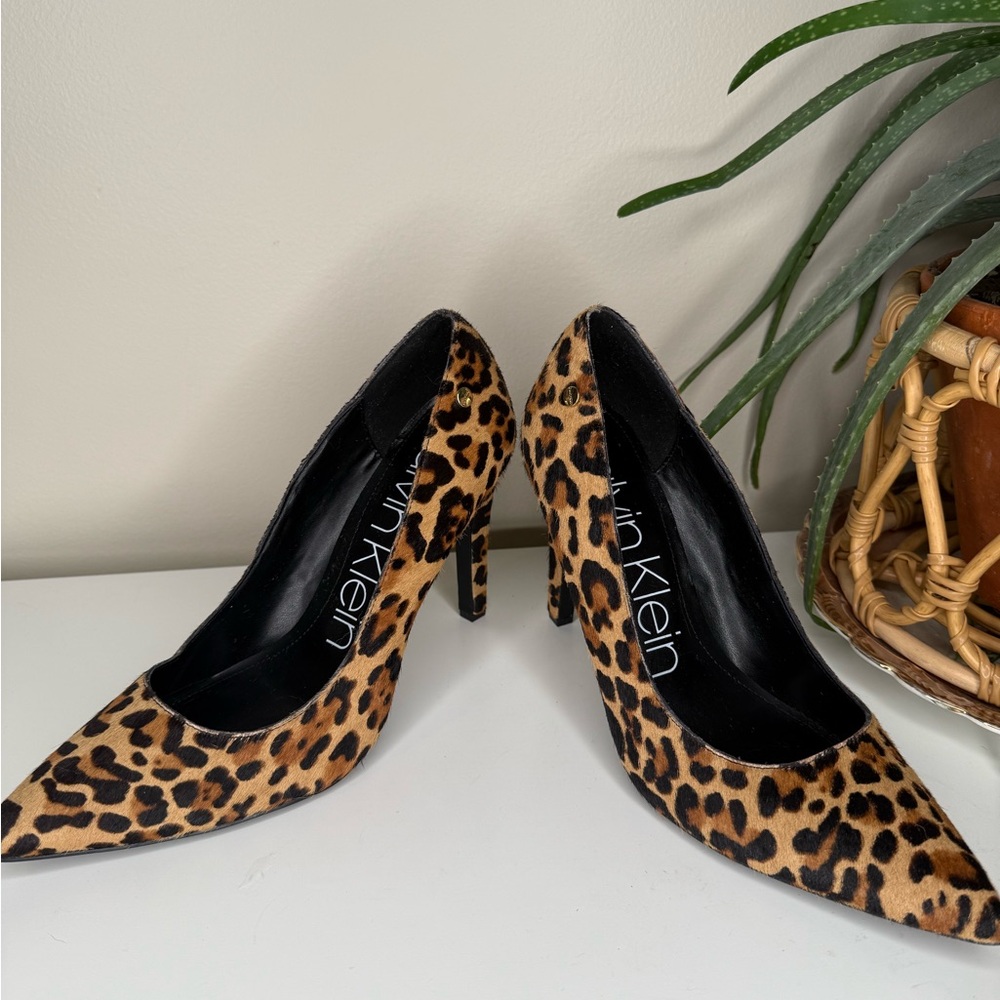 Calvin Klein Leopard Print Calf Hair Pumps Size 10 Pointed Toe Heels - Picture 4 of 12